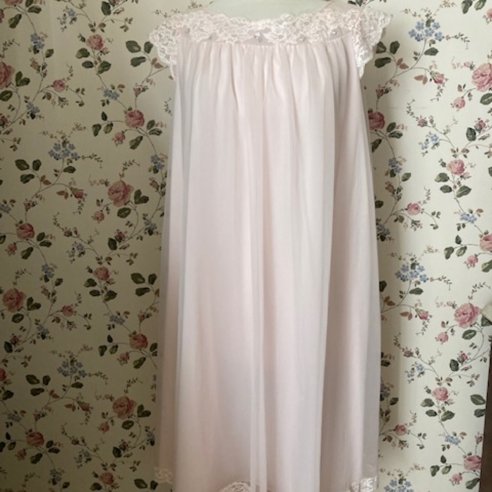 1980's Waltz Length Shadow Line Nightgown